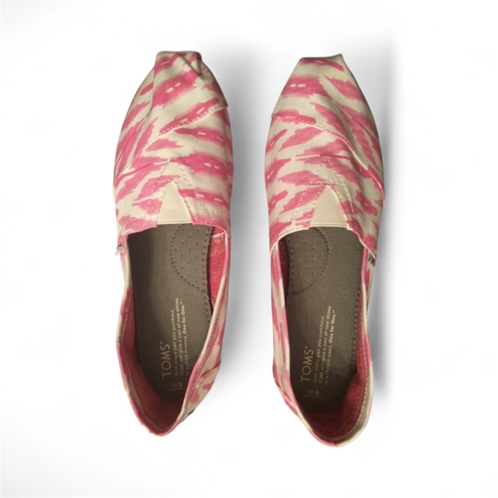 Toms Pink and White‎ Ikat Print Flats Size 9